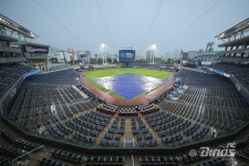 창원 경기도 우천 취소...2021 프로야구 개막전은 고척 경기만 열려