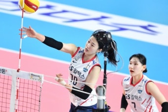 '모마ㆍ강소휘 원투펀치' GS칼텍스, 도로공사에 3:0 완승으로 우위 확인