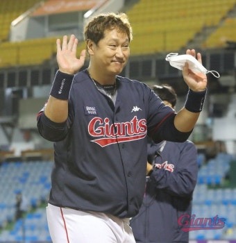 '이대호 역전 그랜드슬램' 롯데, 한화에 8:6 승리