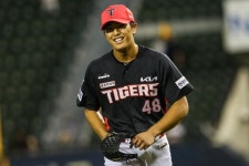 '이의리 3회말 결자해지' KIA, NC에 3:0 승리로 5위 수성