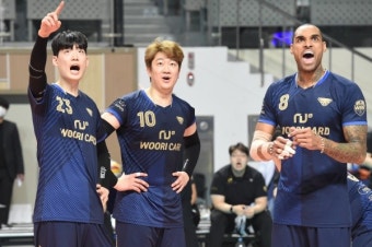 '3세트 향방 바꾼 비디오판독' 우리카드, 한국전력에 3:0 완승으로 확고한 3위