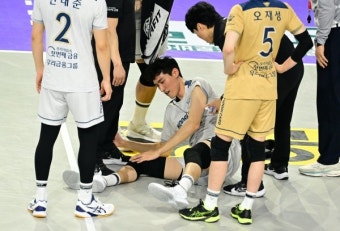 '임동혁의 힘' 대한항공, 선두 우리카드에 시즌 첫 승리로 연패 탈출