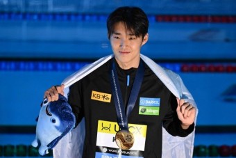 '13년 만에 세계선수권 수영 金' 김우민, 자유형 400m 개인 최고 기록
