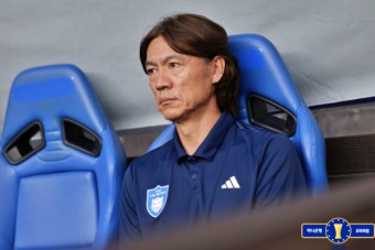홍명보 신임 감독, 흔들리는 한국 축구 바로 세워야 하는 막중한 임무...2027년 아시안컵까지