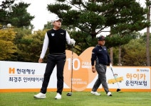 장유빈, 현대해상 최경주 인비테이셔널 2R 단독선두…호스트 최경주는 컷 통과