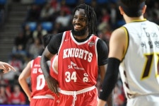 '시즌 40승 고지' SK, 2위 LG에 79:78 승리