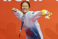 [아시안게임] '퍼펙트 금메달' 안세영, 야마구치에 2-0 완승으로 대회 사상 첫 2연패 위업