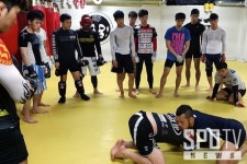 부산 팀매드에서 제3대 김동현을 찾습니다