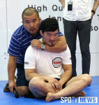 [포토S] 하동진 감독 제가 시범을 보여드리죠