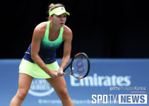 [로저스컵] 할렙, 커버 꺾고 8강행…윌리엄스도 순항