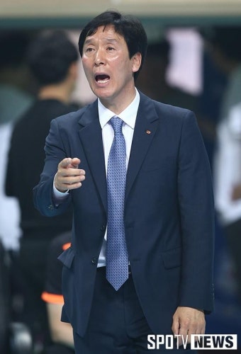 [포토S] 작전 지시하는 신영철 감독