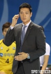 [포토S] 경기 지켜보는 김상우 감독