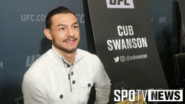 [UFC 독점 영상] 컵 스완슨 두호에게 한 수 가르쳐 줄게