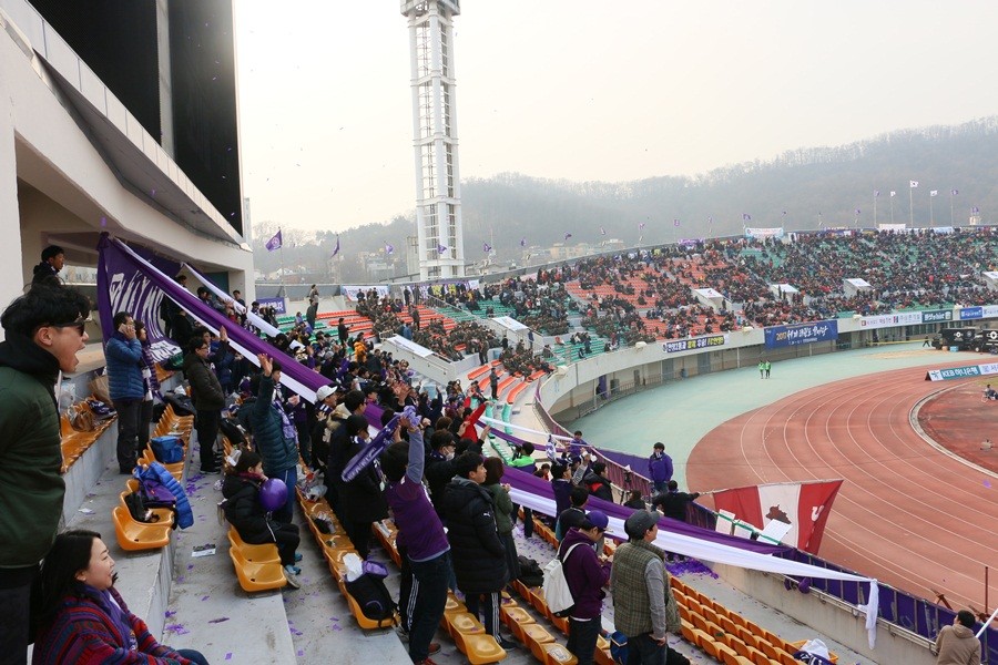 FC 안양, 역사적인 승리! K리그1 2025 시즌 개막전에서 울산 현대 제압