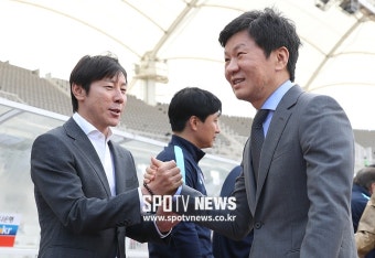 [포토S] 정몽규 협회장과 악수 나누는 신태용 감독