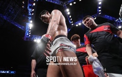 [포토S] 판정패에 고개 떨군 김동현