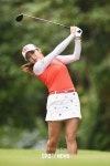 [JLPGA] '4연속 버디' 이보미, 어스 몬다민 컵 공동 5위…배희경 4위