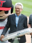 [포토S] 오랜만에 야구장 찾은 천보성 감독