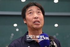 [일문일답 영상] 홍성진 女 배구 감독 “12명 고루 기용해 우승하고 싶다