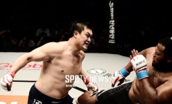 [로드 FC] 명현만 펀치 KO승…최무배·이예지 판정패(종합)