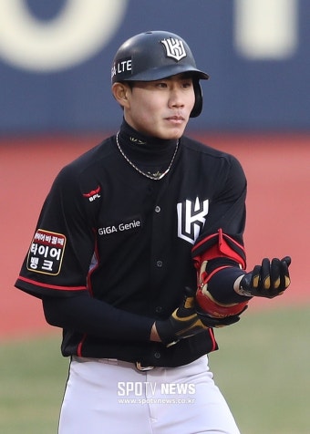 kt 심우준, SK전서 왼쪽 손가락 부상으로 교체
