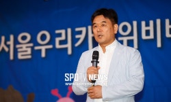 [포토S] 서포터즈들에게 인사하는 허연욱 부단장