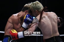 맥스FC 미친 난타전…김진혁(페더급) 최석희(플라이급) 초대 챔프