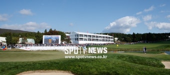 [THE CJ CUP] 18번홀에 가득 모인 갤러리들