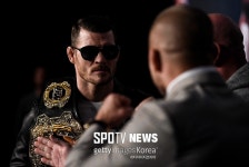 [UFC 217 포토] 보스 같은 최약체 챔피언