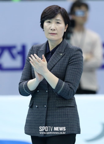 [포토S] 이도희 감독, 두 손 모아