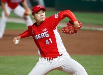 [SPO VIEW] 제구 잡힌 155km…'와일드씽' 한승혁 화려한 복귀