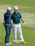 [포토S] 골프다이제스트 한국 예선, 코스 확인하는 참가자들