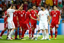 [월드컵 시선] 이란이 몇 번 누웠는지 세어 봤습니다