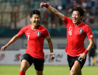 [아시안게임] '이승우 쐐기 골' 한국, 이란 2-0 제압…우즈벡과 8강