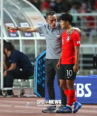 [포토S] 벤투 감독, '이승우, 가서 자유롭게 뛰다 와'