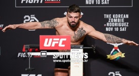 [포토S] 마이크 페리, 저울 위로 조심조심