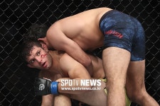 [포토S] 모이세스, 너무나 어려운 데뷔전 상대