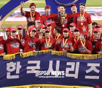 [포토S] 한국시리즈 우승 이끈 힐만 감독