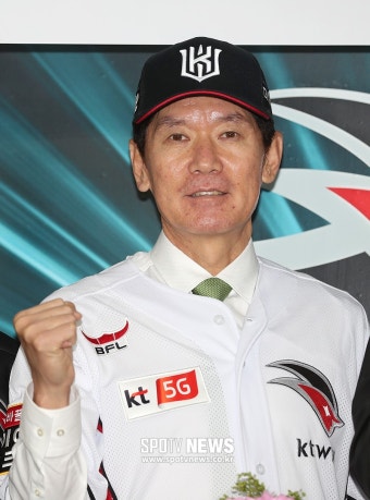 [포토S] 이강철 감독, KT 파이팅!