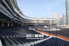 쾌적하게 보자 창원NC파크는 팬 친화적 야구장[영상]
