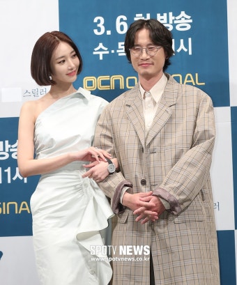 [포토S] 송새벽, 부담스러운 미녀의 옆자리