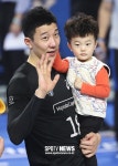 [포토S] 신영석, 사랑스러운 아들 안고