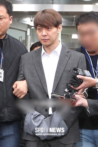 '미소천사' 박유천, 경찰조사 때도…구속심사 때도 '알듯모를듯한 미소'[종합]