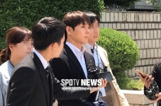 '구속 심사' 최종훈, 법원 견학온 10대들 구경거리 전락…아이돌의 추락[현장종합]