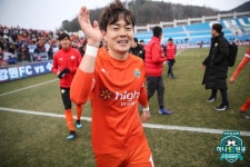[직설 인터뷰] 부활 노래하는 신광훈 강원 최초 ACL 출전, FA컵 우승 적기