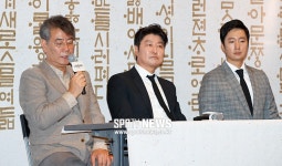 [포토S] 故 전미선 배우 질문에 말 잇지 못하는 조철현 감독