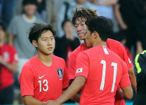 ‘데뷔전+골대 강타’ 이강인, 가능성은 보여줬다