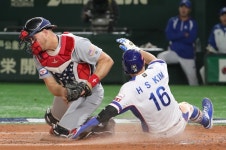 태그 안 됐는데 아웃 한국,  日 심판 오심에 득점 불인정