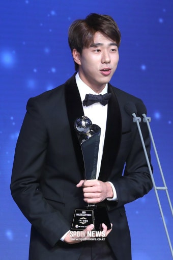 '외국인 홀대 없다' MVP 린드블럼, 신인왕 정우영…故김성훈 추모도 (시상식 종합)