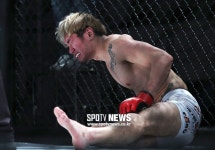 [포토S] 샤크의 오블리킥 반칙에 고통스러워하는 박종헌